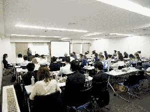 弊社 専務取締役 東野
